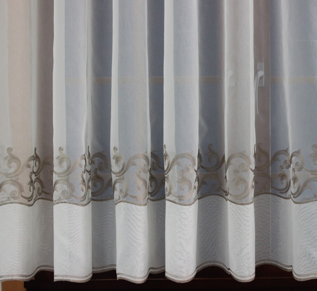 Luxusná záclona,biely podklad, hnedý vzor, netreba žehliť - Roz