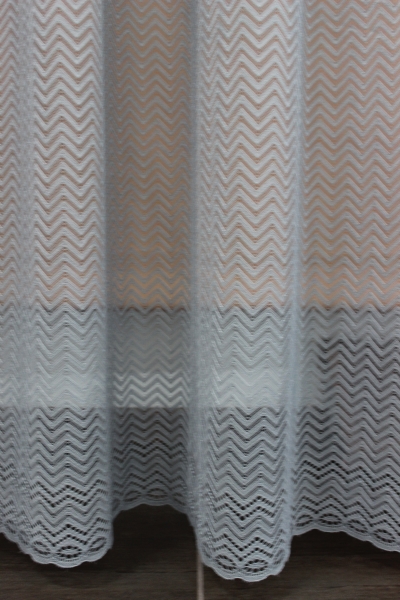 Sivá záclona - vzor cik cak