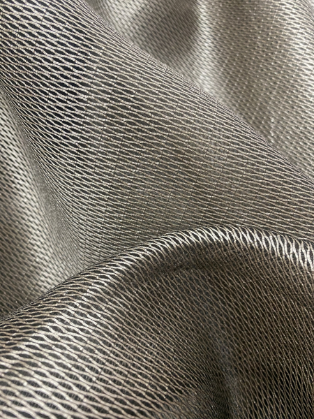 Výpredajová záclona, tmavšie hnedá farba, metráž č. 654- zbytok 6m,,